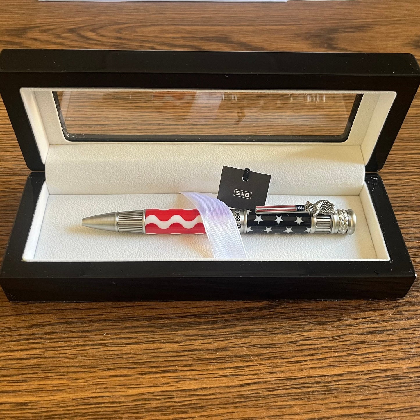 Saronic | 2025 | The American Signing Pen | Custom Presentation Box
