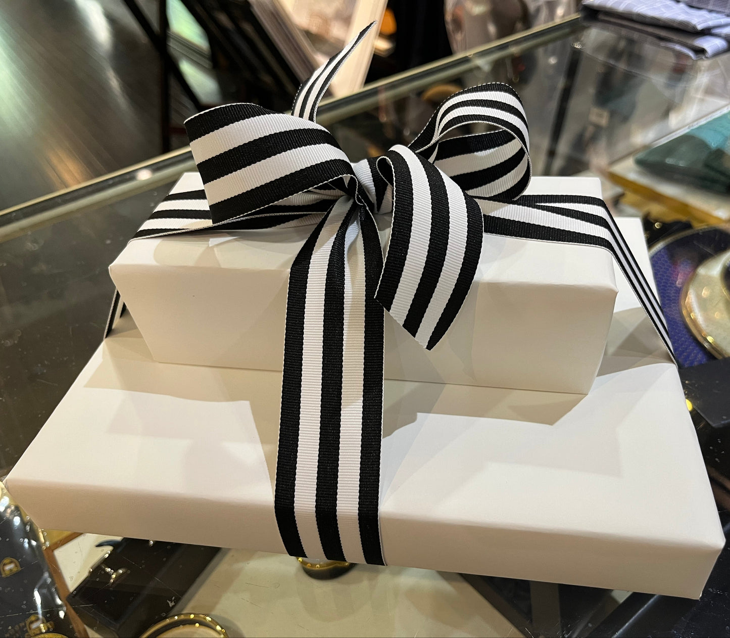 Black Lacquer Box with Solid Domed Lid | Holder for Luxury Writing Instruments | Charing Cross Ltd