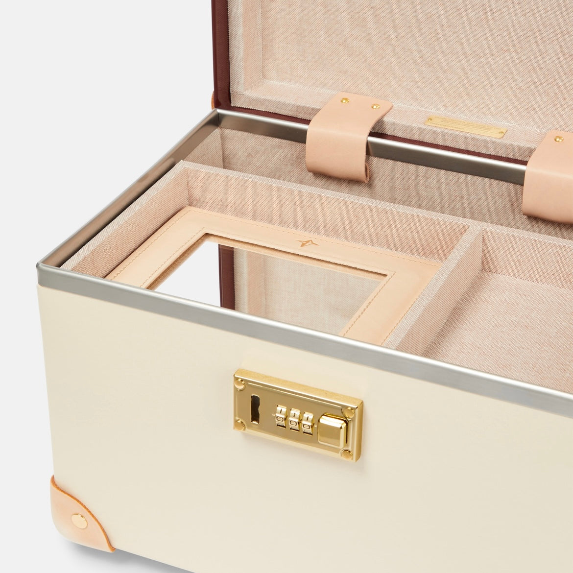 Globe-Trotter Luggage | Safari Collection in Ivory | Vanity Case