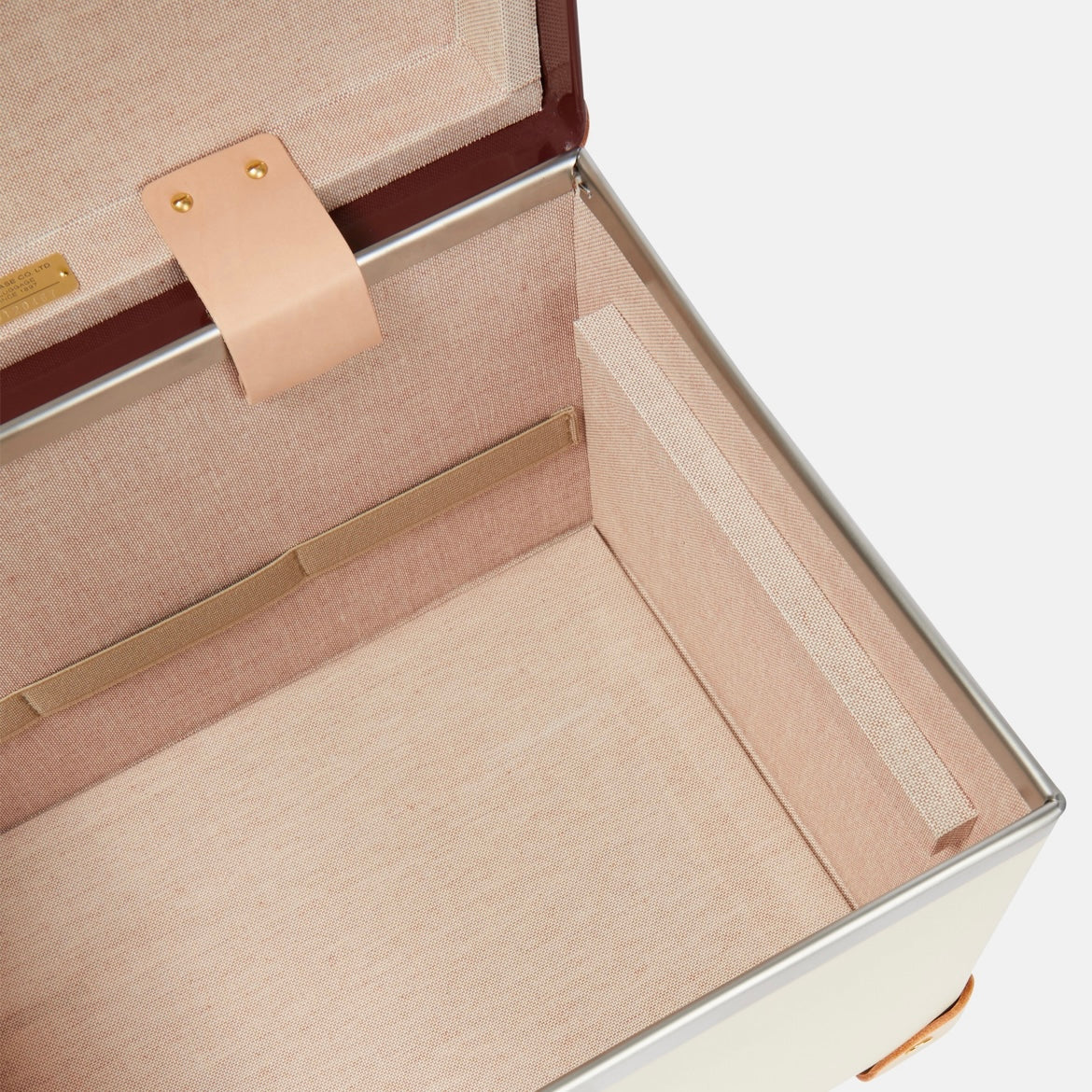 Globe-Trotter Luggage | Safari Collection in Ivory | Vanity Case