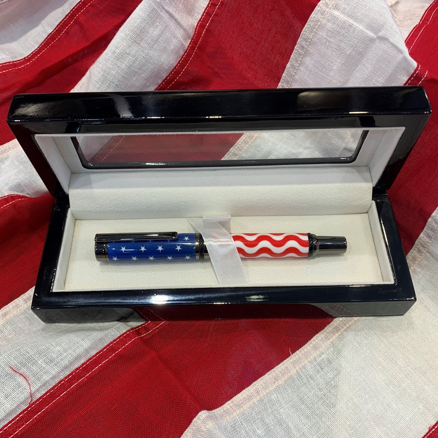 Bespoke Luxury Pens | Patriotic American Flag Fountain Pen | THE AMERICAN FLAG FOUNTAIN PEN