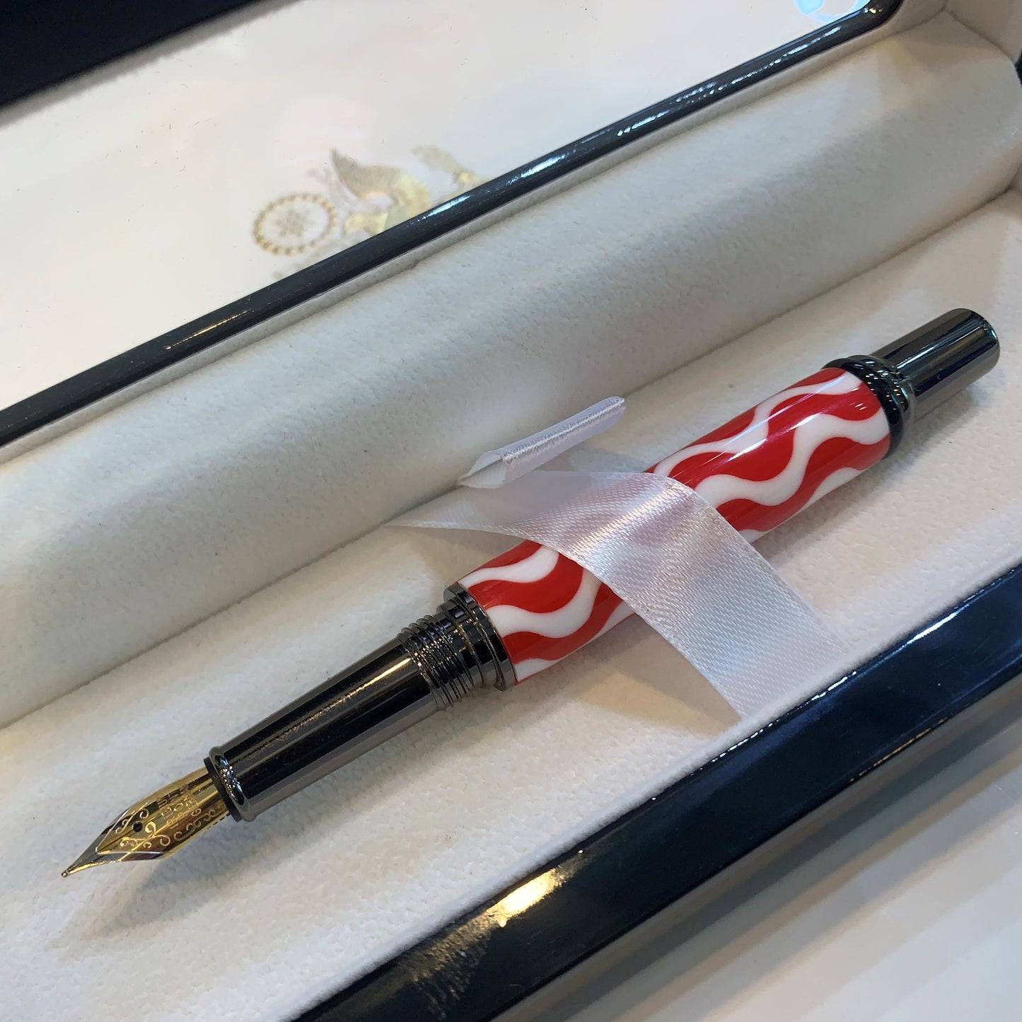 Bespoke Luxury Pens | Patriotic American Flag Fountain Pen | THE AMERICAN FLAG FOUNTAIN PEN