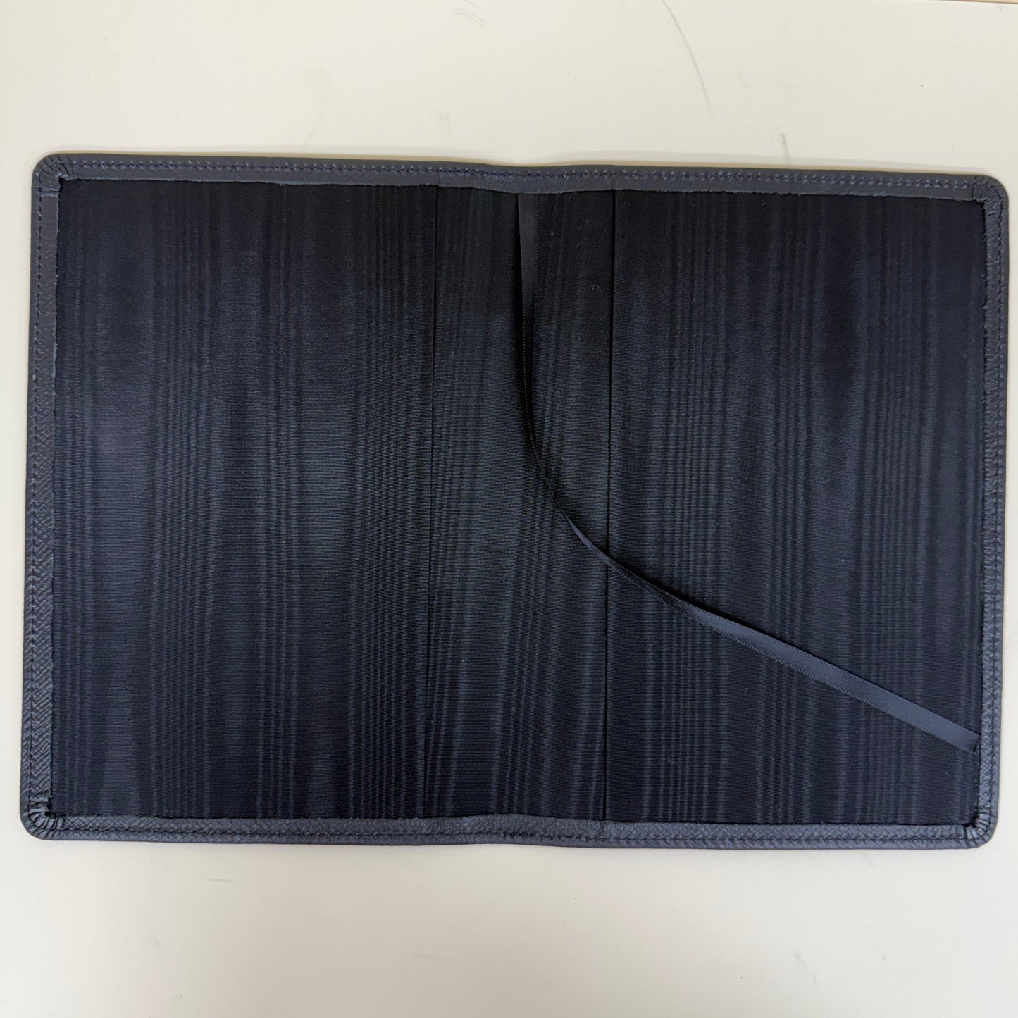 GIFT | Black Crossgrain Leather Notebooks and Pen | Charing Cross Ltd. | Elegant Presentation