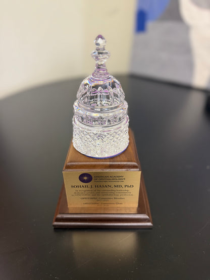 OPTHOMOLOGY | October 2026 AWARD | Capitol Dome Award with Engraved Plate on Natural Walnut Base